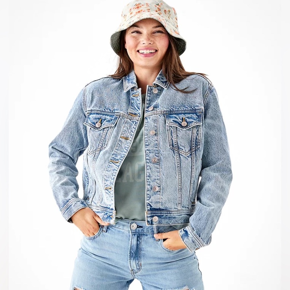 American Eagle Outfitters classic denim jacket
